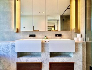 Bathroom - Sky High 3 Beds Apartment (Melbourne)
