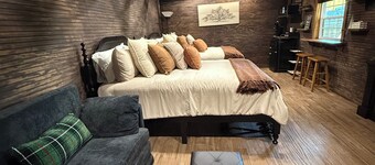  Small private cabin sleeps 5  perfect for families and solo travelers.