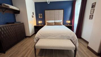 Chambre simple Premier | Espace de travail pour ordinateurs portables, rideaux d’obscurcissement