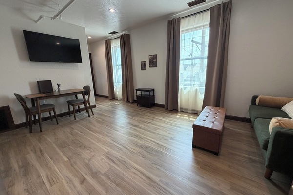 Panoramic Single Room, Mountain View | Living area