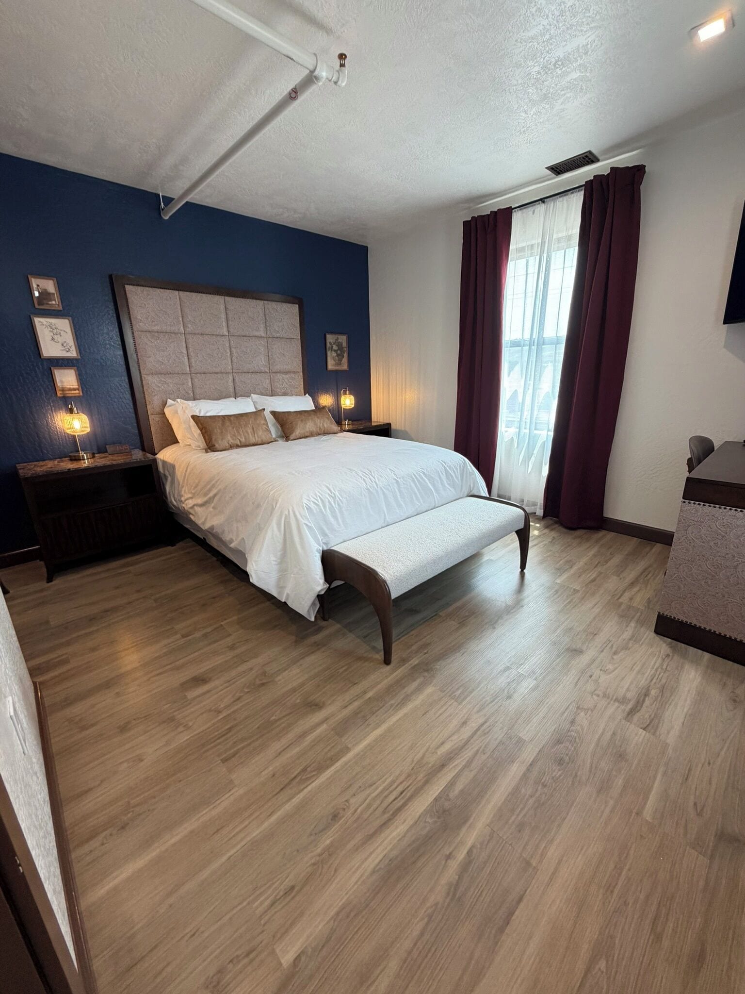Habitación individual superior, vistas a la montaña | Espacio para trabajar con un portátil y cortinas opacas