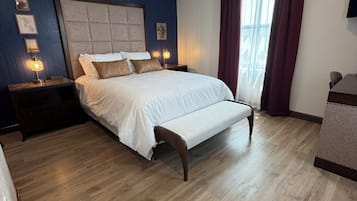 Habitación individual superior, vistas a la montaña | Espacio para trabajar con un portátil y cortinas opacas