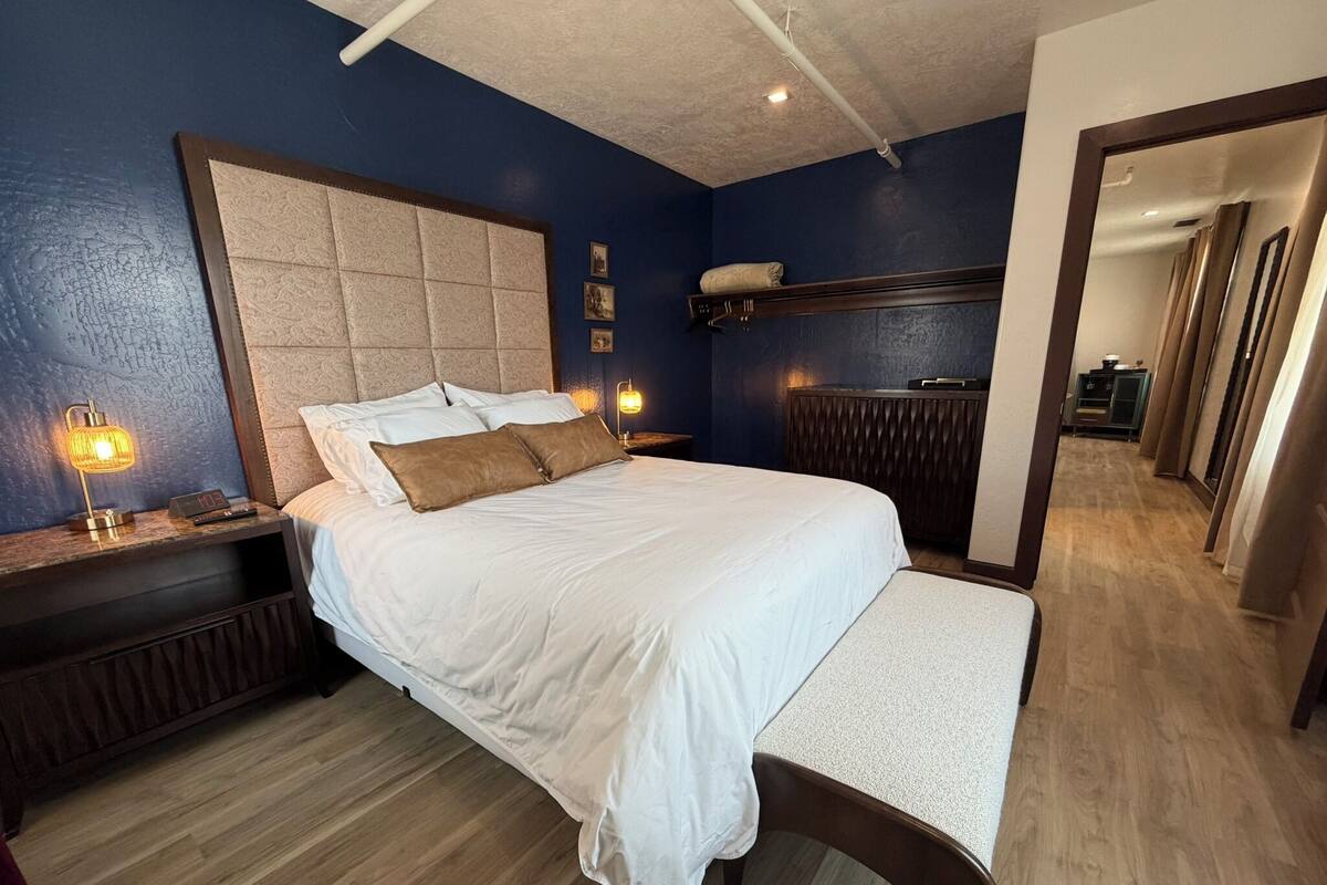 Standard Single Room, Mountain View | Laptop workspace, blackout drapes, soundproofing, WiFi (free)