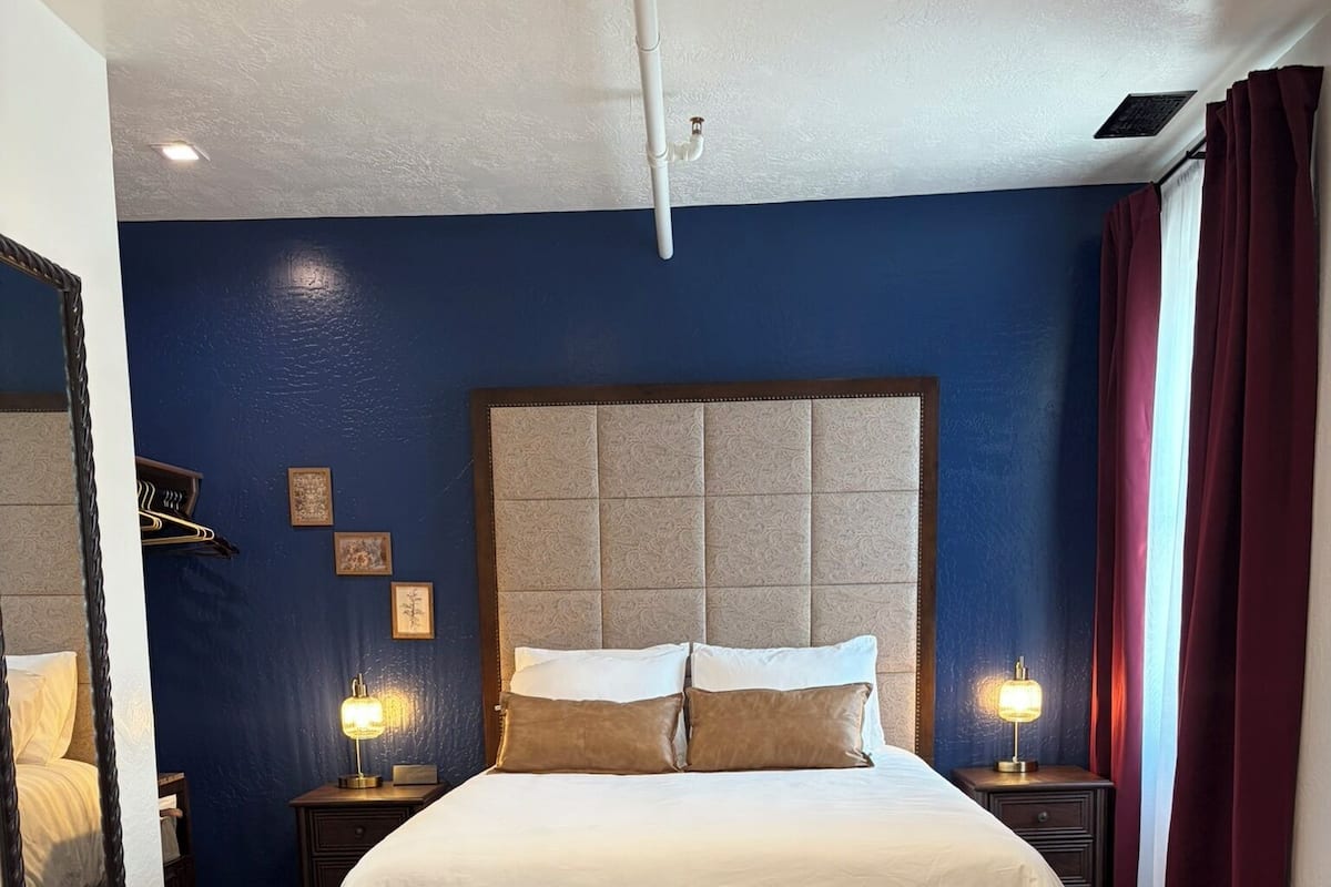 Standard Studio, City View | Laptop workspace, blackout drapes, soundproofing, WiFi (free)