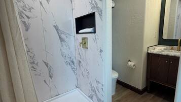 Panoramic Single Room, Mountain View | Bathroom