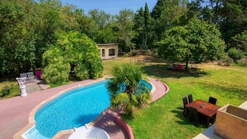 Piscine extérieure (ouverte en saison)