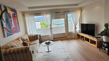 Apartment, 1 Bedroom, Balcony | Living room