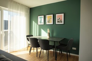 Apartamento Deluxe, 1 cama de matrimonio, vistas a la ciudad, planta baja | Restauración