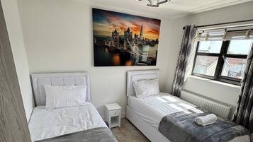 Iron/ironing board, WiFi, bed sheets
