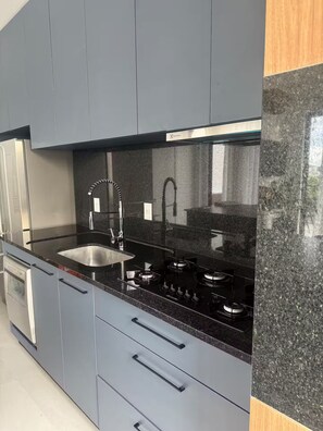 Private kitchen - Duplex Penthouse with Jacuzzi and Views of 2 Beaches (Bombinhas)