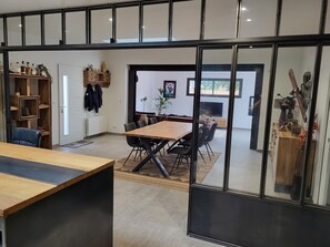 Dining - Maison Fabien: private terrace, private garden & Wi-Fi in Surzur, Brittany (Surzur)