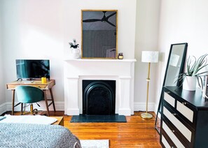 2 bedrooms, WiFi, bed sheets - Deco Designed Historic Home - Heart of Richmond (Richmond)