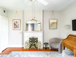 Interior - Deco Designed Historic Home - Heart of Richmond (Richmond)