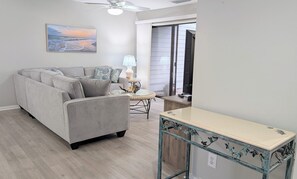 Smart TV - New Listing! Ocean Cove Club Near beach, pool, 1st floor master, pet-friendly. (Hilton Head Island)