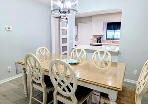 Dining - New Listing! Ocean Cove Club Near beach, pool, 1st floor master, pet-friendly. (Hilton Head Island)