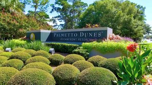 Property grounds - New Listing! Ocean Cove Club Near beach, pool, 1st floor master, pet-friendly. (Hilton Head Island)