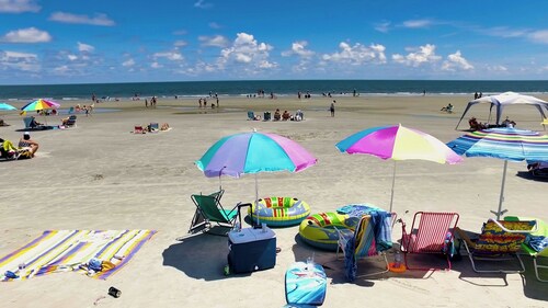New Listing! Ocean Cove Club Near beach, pool, 1st floor master, pet-friendly.