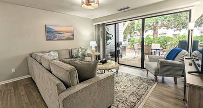 New! 3 min to beach and pool, 1st floor master, pet-friendly w/outdoor shower.