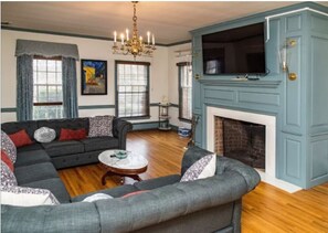 Living area - The Manor on Rosedale (Highspire)