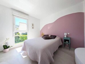 2 quartos, ferros/tábuas de passar roupa, Wi-Fi, roupa de cama