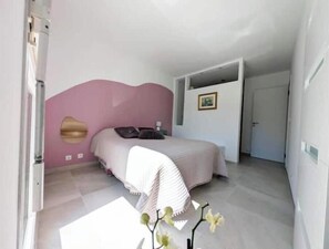 2 bedrooms, iron/ironing board, WiFi, bed sheets - Apartment with terrace and garden in the heart of Le Beausset - near Le Castellet (Le Beausset)