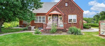 Walnut Row, Walk to Valley Junction, Sleeps 10+
