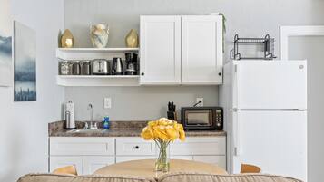 Fridge, microwave, coffee/tea maker, electric kettle