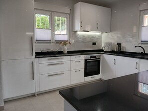 Private kitchen - Villa Casa Nicole 3 bedrooms, 2 bathrooms, pool, sea view & minibar (VC)