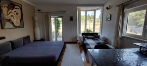 Room - Cork oak retreat 5 minutes from Santarém swimming pools and CNEMAl (Romeira)
