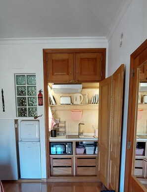 Private kitchen - Cork oak retreat 5 minutes from Santarém swimming pools and CNEMAl (Romeira)
