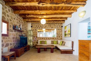 Living area - Villa 'Sa Paissa De Can Sergent' with Mountain Views, Wi-Fi, and Air Conditioning (Cala Vedella)