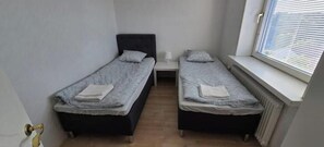 Iron/ironing board, WiFi, bed sheets - Cozy apartment near Volvo Cars (Gothenburg)