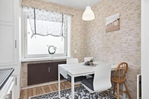 Dining - Cozy apartment near Volvo Cars (Gothenburg)
