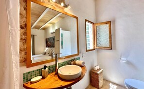 Bathroom - Villa 'Saljub De Can Sergent' with Mountain View, Wi-Fi and Air Conditioning (Cala Vedella)