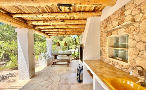 Villa 'Saljub De Can Sergent' with Mountain View, Wi-Fi and Air Conditioning