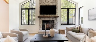 NEWLY ADDED! 6 BR Mountain & Golf retreat, Hot tub, Newly remodeled & furnished