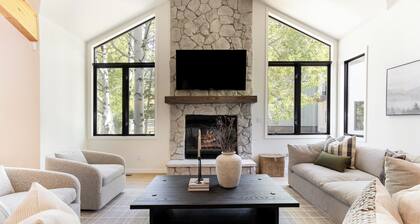 NEWLY ADDED! 6 BR Mountain & Golf retreat, Hot tub, Newly remodeled & furnished