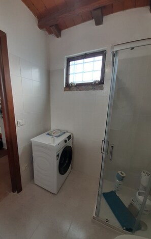 Doccia, asciugacapelli, bidet, asciugamani