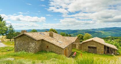 Granite house in a hamlet at an altitude of 950 m
