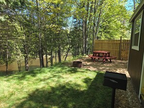 Outdoor dining - The Turtle/Mikinak Cabin, located within 35-40 minutes from Pictured Rocks (Germfask)