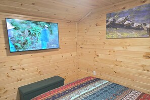 WiFi - The Turtle/Mikinak Cabin, located within 35-40 minutes from Pictured Rocks (Germfask)