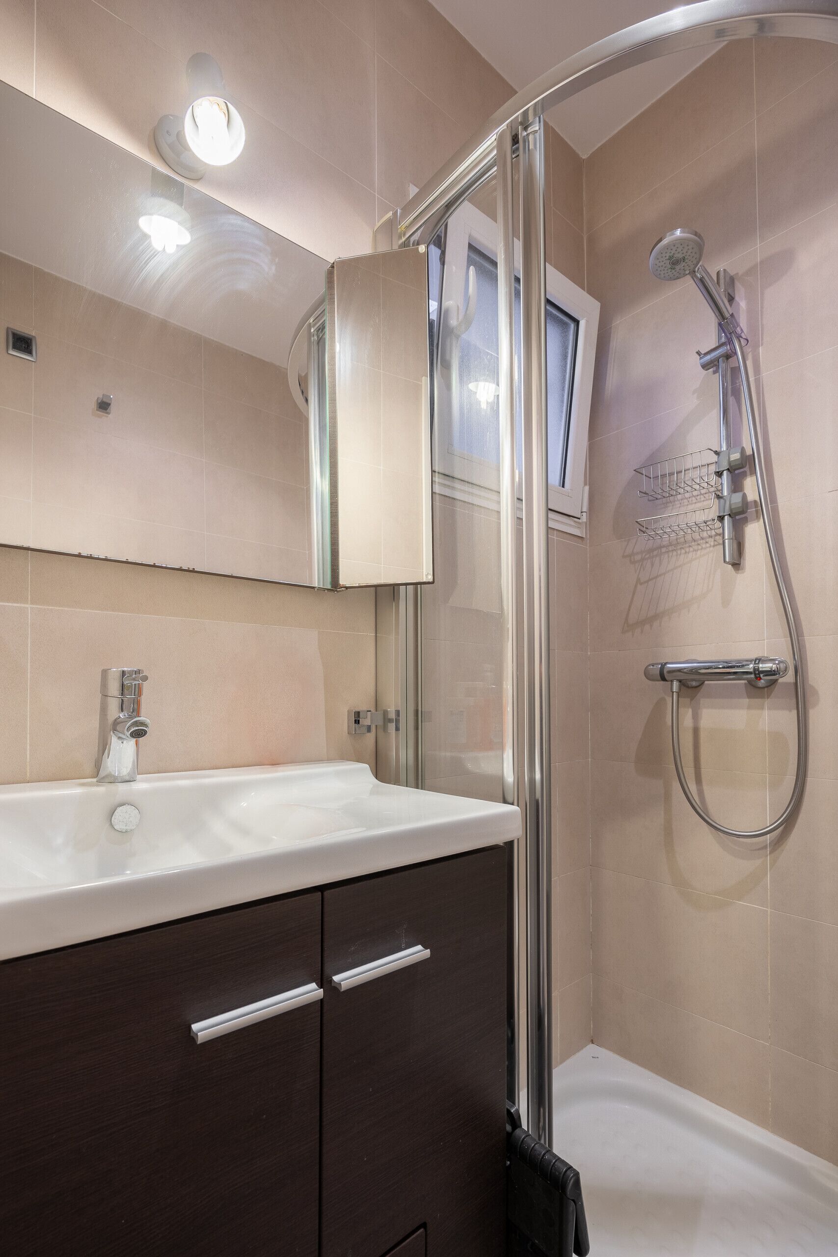 Deluxe Apartment | Bathroom