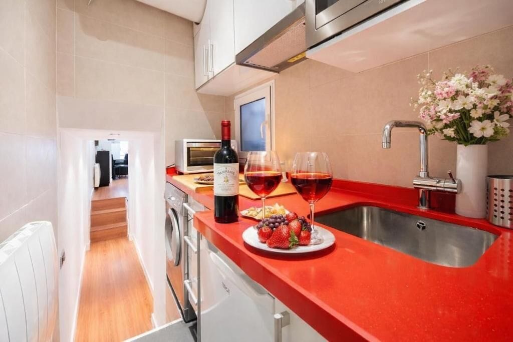 Deluxe Apartment | Private kitchen | Toaster