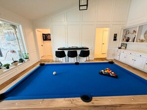 Games room - Spacious 4-bdr with game room, great outdoor pool and gym (Dallas)