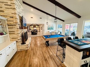 Dining - Spacious 4-bdr with game room, great outdoor pool and gym (Dallas)