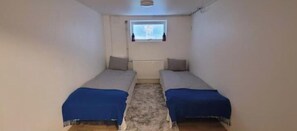 2 habitaciones, tabla de planchar con plancha, internet y ropa de cama 