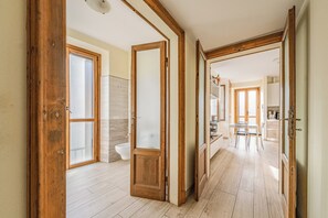 Leilighet, balkong, bakgårdsutsikt | Innvendig