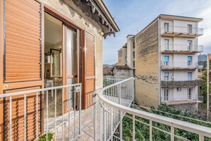 Apartamento, balcón, vistas al patio | Jardines del alojamiento