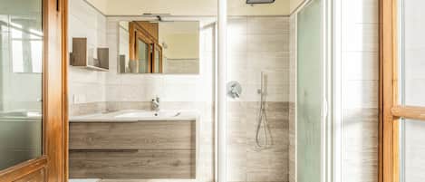 Appartamento, balcone, vista cortile | Bagno