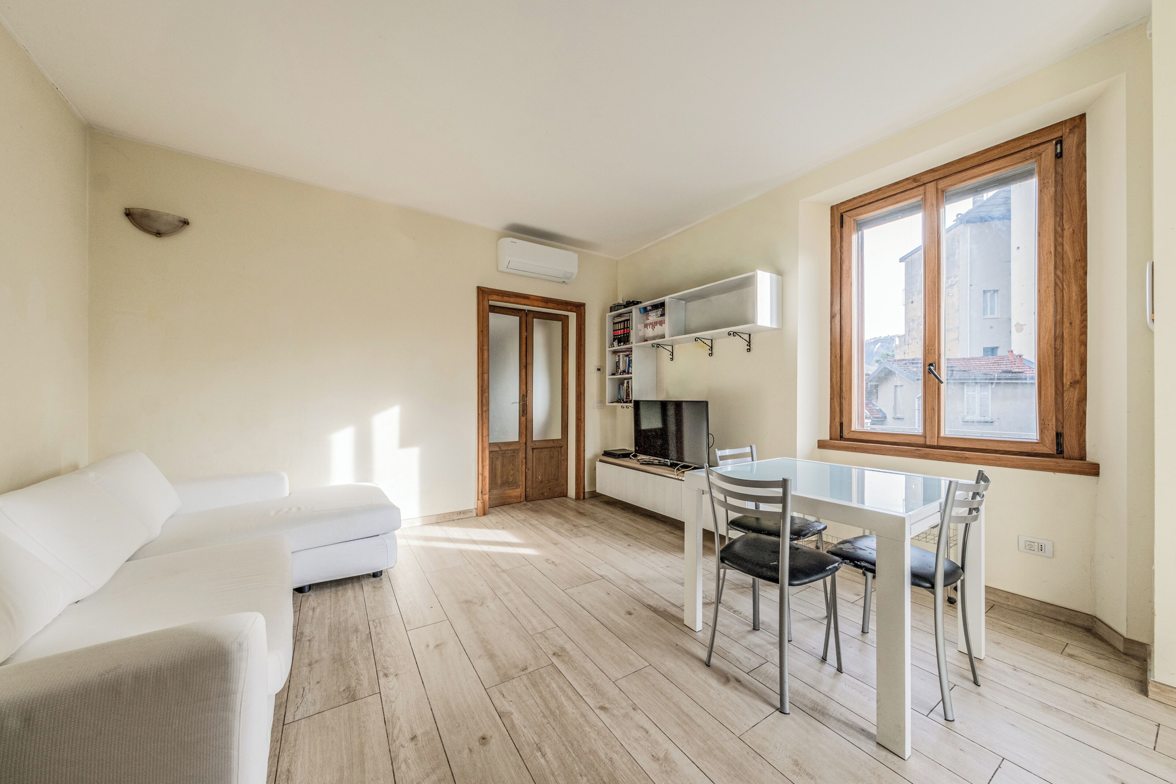 Appartement, balkon, uitzicht op binnenplaats | Woonruimte